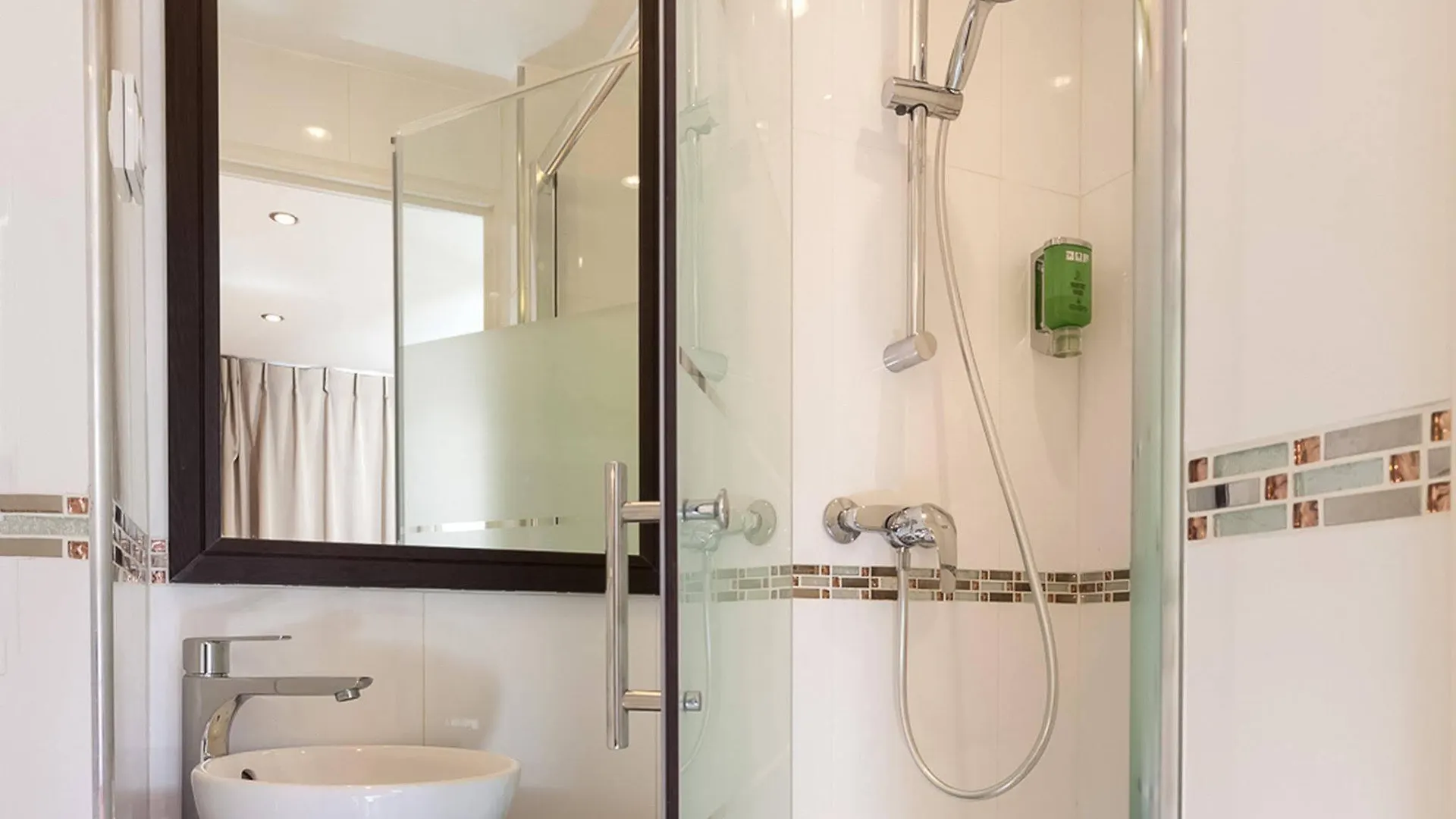Apolonia Montmartre; Sure Collection By Western Hotel 3*