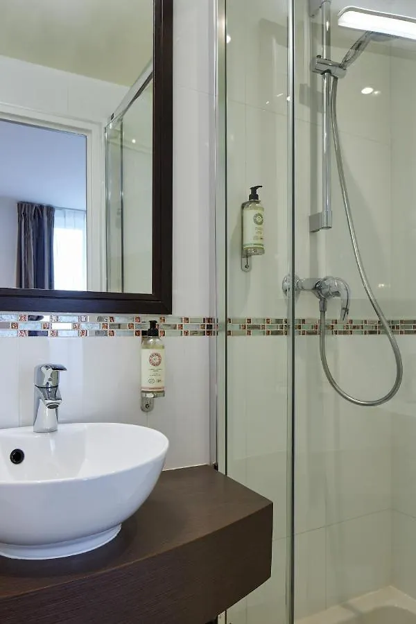 Apolonia Montmartre; Sure Collection By Western 3* Parijs